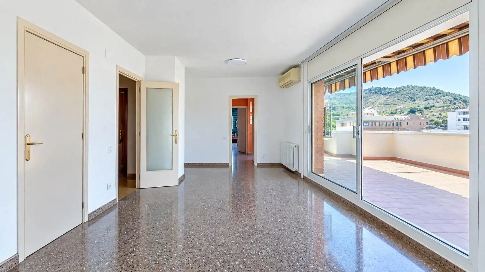 Ático en venta en Barcelona con Calefacción y Terraza
