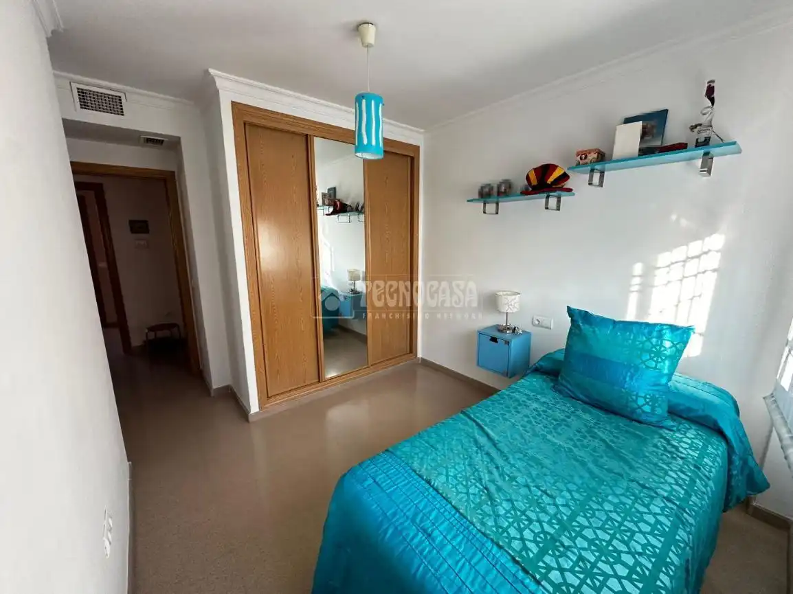 Habitación de Casa adosada en venta en Málaga con Aire acondicionado, Jardín privado y Terraza