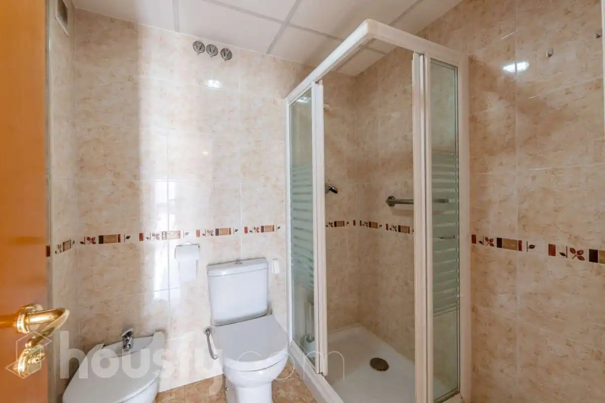 Badezimmer von Wohnung zum Verkauf in Sant Martí Sarroca mit Privatgarten, Abstellraum und Gemeinschaftspool