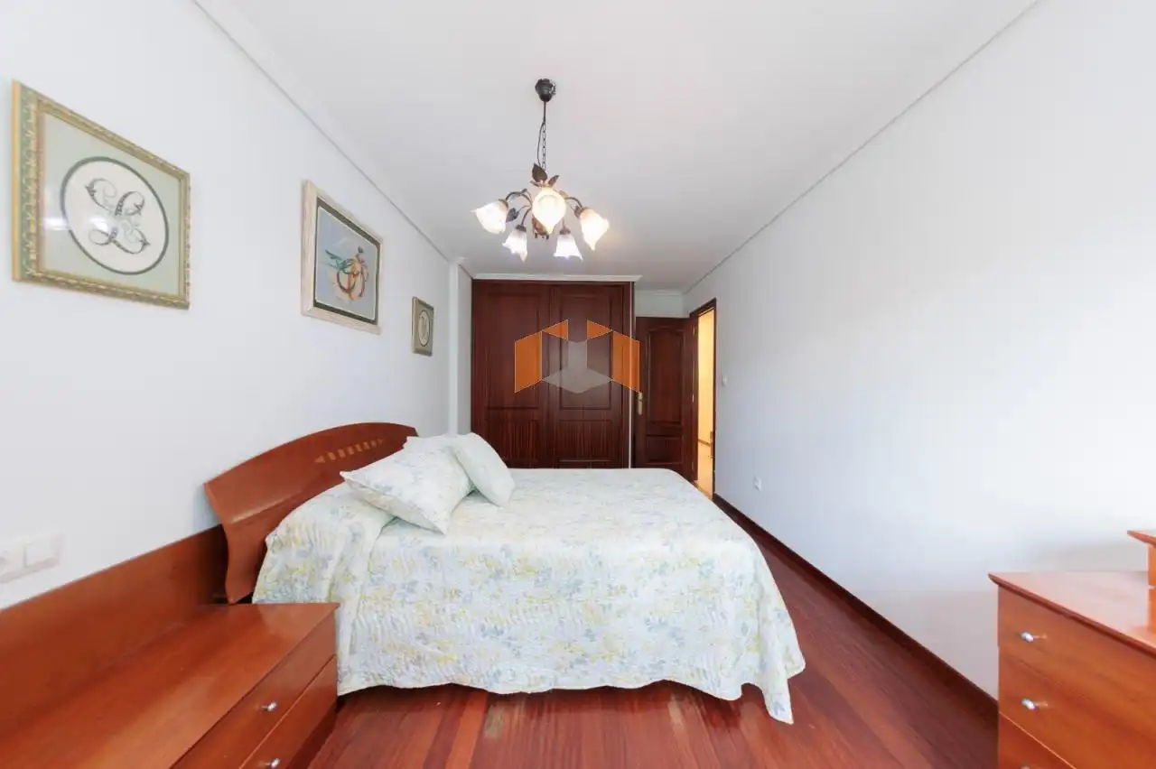 Bedroom of Houses for sale in Vigo   with Heating, Private garden and Parquet flooring