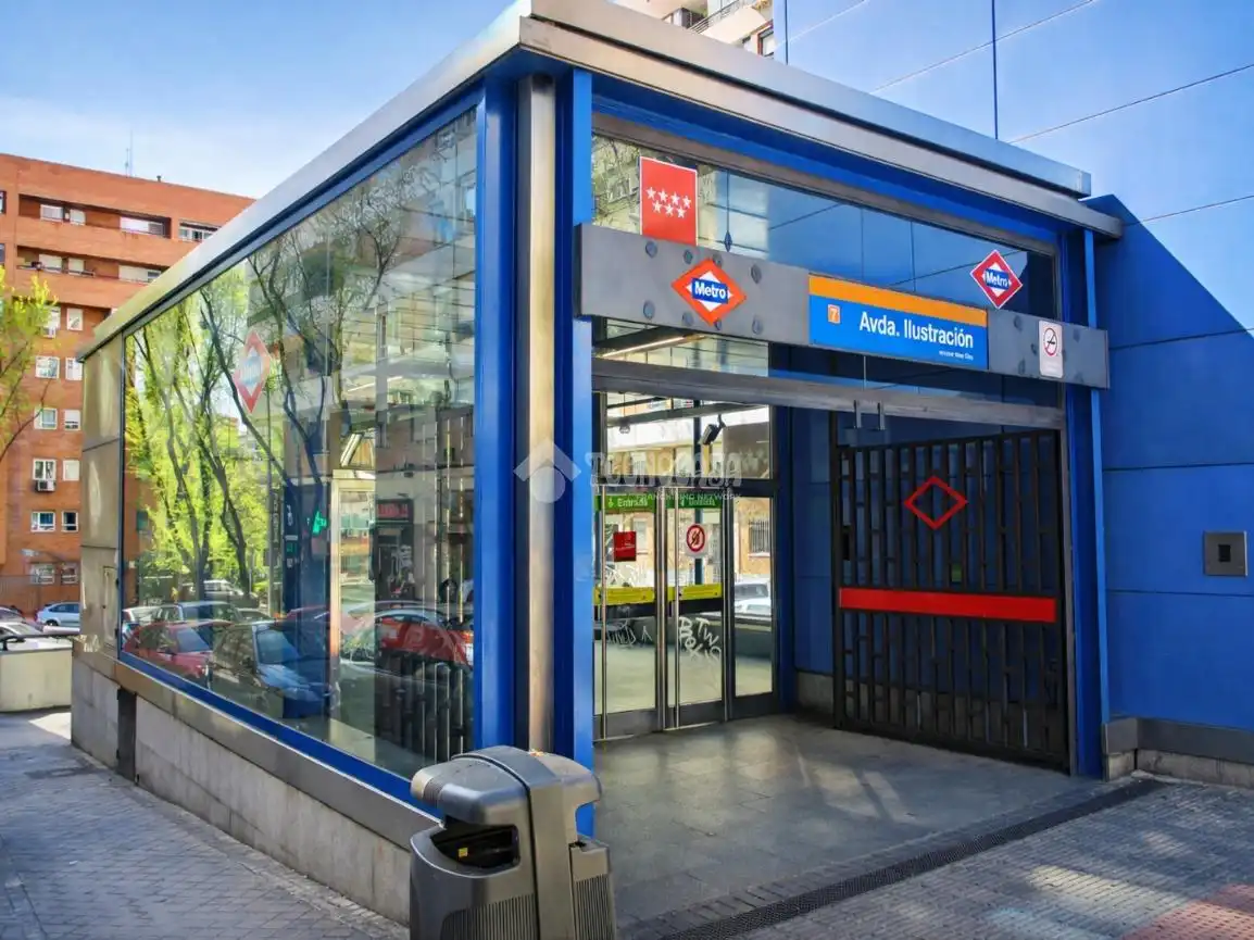 Vista exterior de Piso en venta en Madrid con Calefacción y Piscina comunitaria
