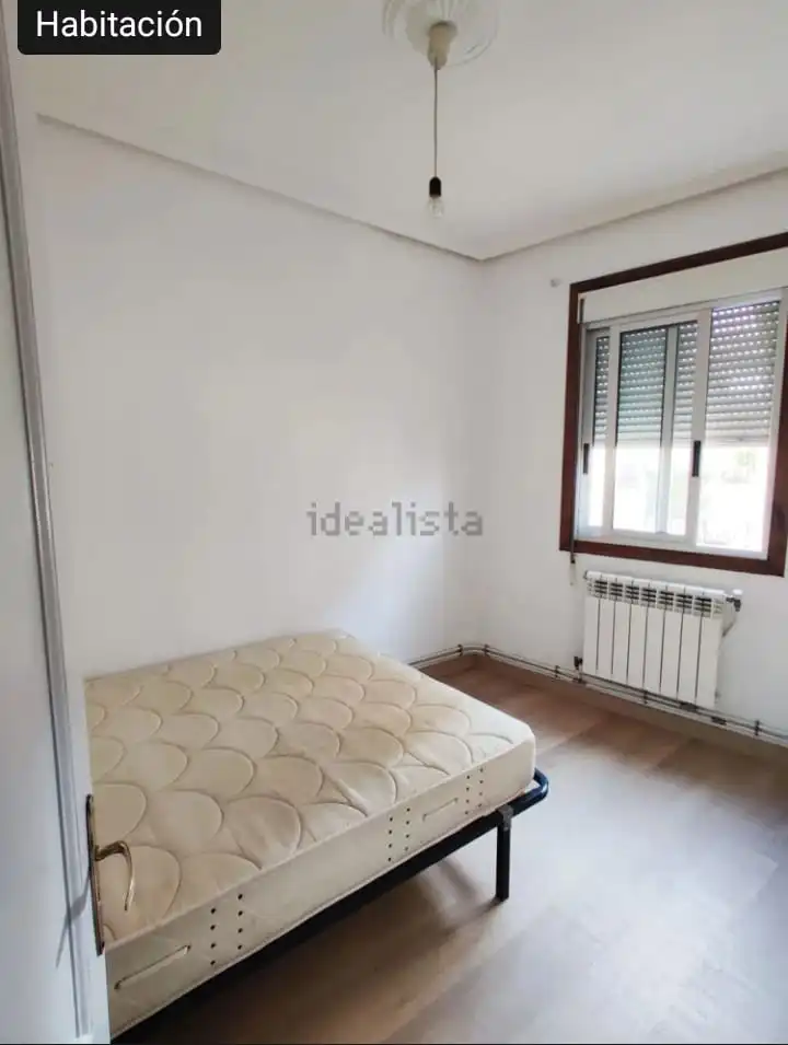 Habitación de Casa o chalet en venta en Ourense Capital  con Calefacción, Jardín privado y Trastero