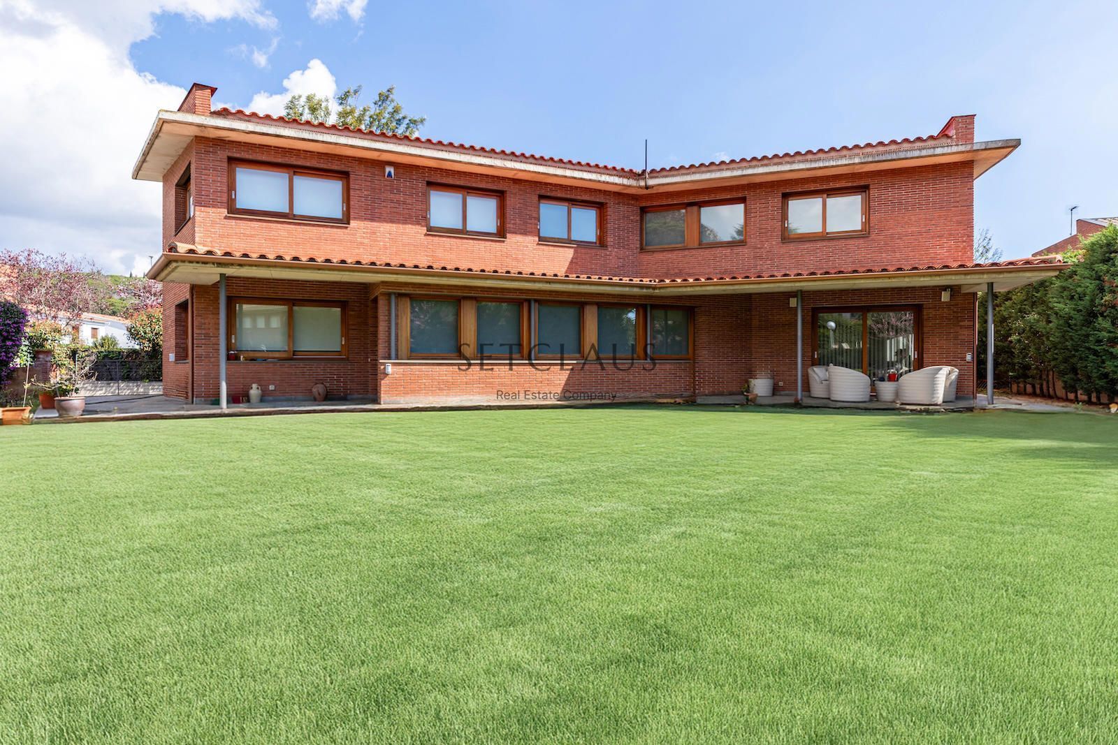 Vista exterior de Casa o xalet en venda en Cabrera de Mar amb Aire condicionat, Calefacció i Jardí privat