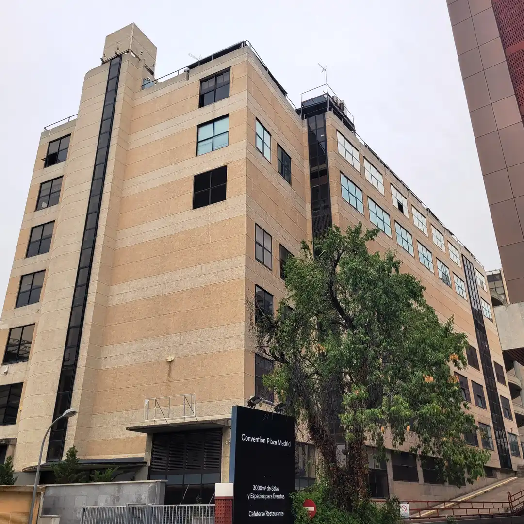 Vista exterior de Oficina en venda en Madrid amb Aire condicionat, Calefacció i Internet