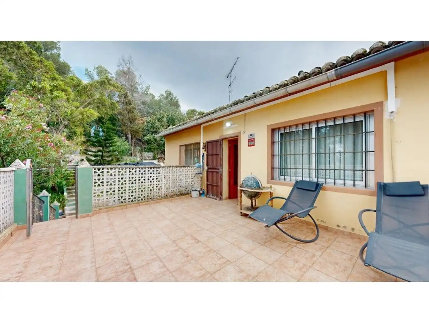 Vista exterior de Casa o xalet en venda en Tavernes de la Valldigna amb Terrassa i Piscina