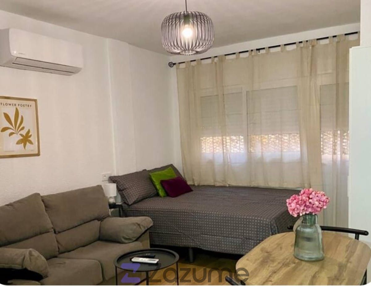 Schlafzimmer von Wohnung miete in Fuengirola mit Klimaanlage, Heizung und Parkett