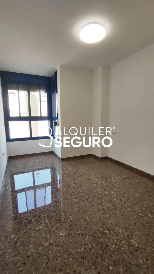Schlafzimmer von Wohnung zur Miete in Valencia mit Klimaanlage und Heizung