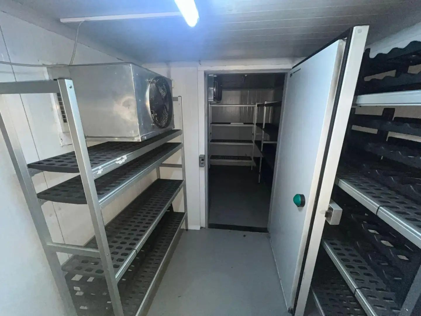 Cocina de Local en traspaso en Sevilla con Amueblado