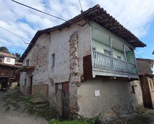 Vista exterior de Finca rústica en venda en Sariego amb Calefacció i Jardí privat