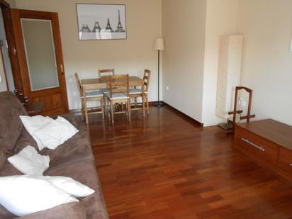 Living room of Flat to rent in  Madrid Capital  with Air Conditioner, Heating and Parquet flooring