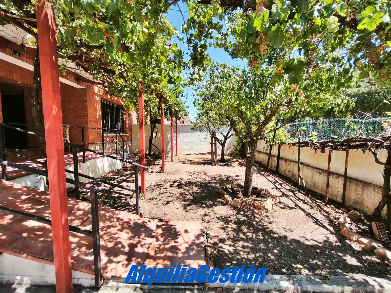 Exterior view of Single-family semi-detached for sale in Azuqueca de Henares  with Private garden, Terrace and Balcony