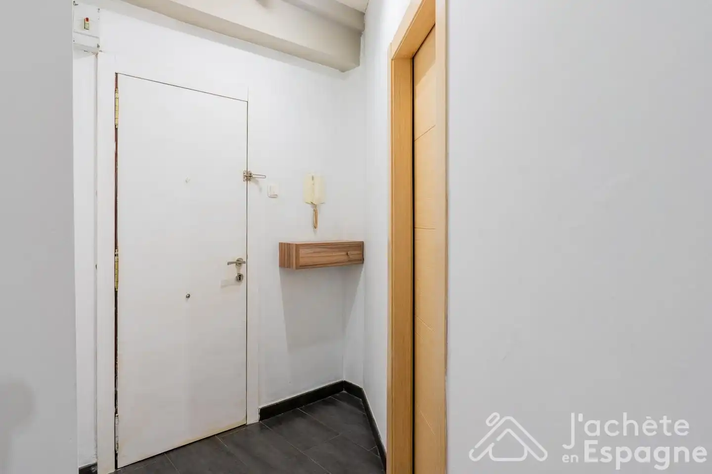 Flat for sale in Valencia  with Heating
