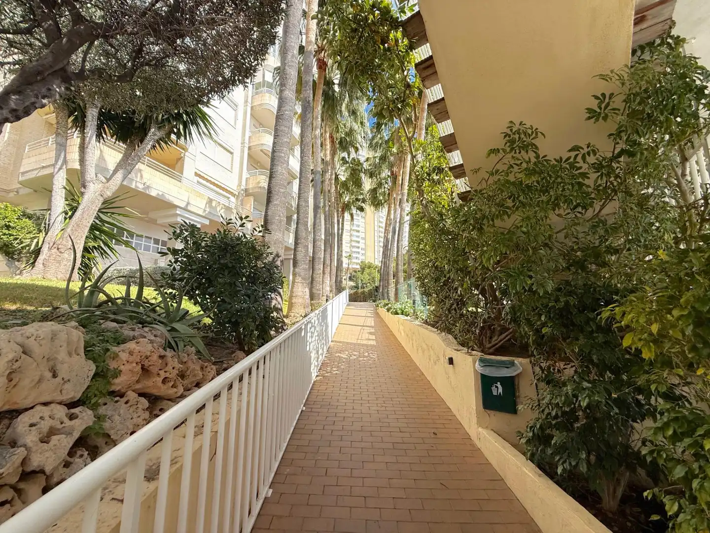 Vista exterior de Apartamento en venta en Benidorm con Aire acondicionado, Jardín privado y Amueblado