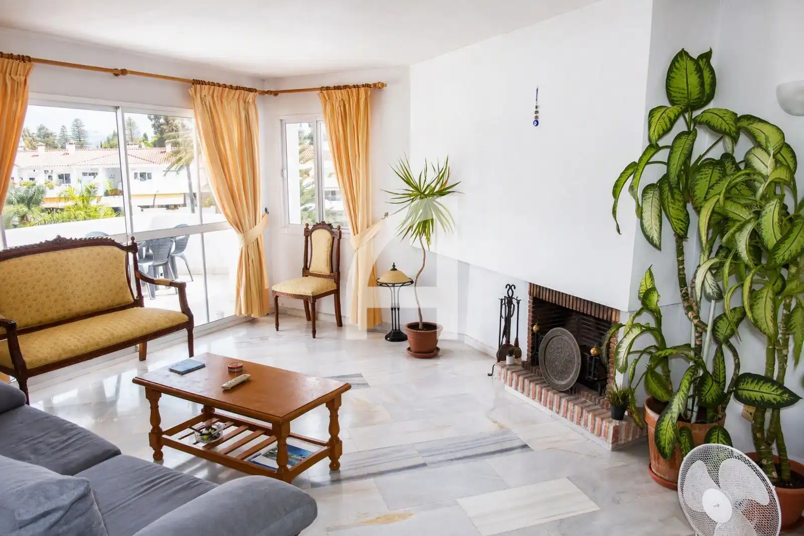 Wohnzimmer von Dachboden zum Verkauf in Mijas mit Klimaanlage, Heizung und Terrasse