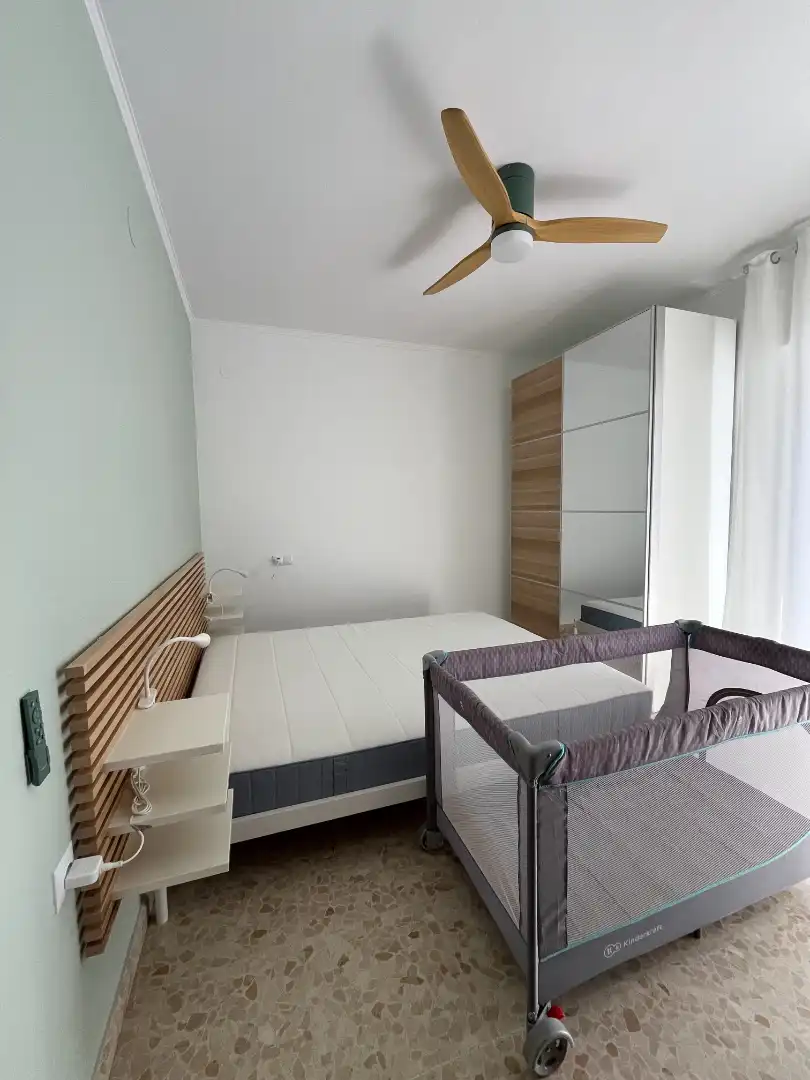 Habitación de Piso de alquiler en Salobreña con Aire acondicionado, Terraza y Amueblado