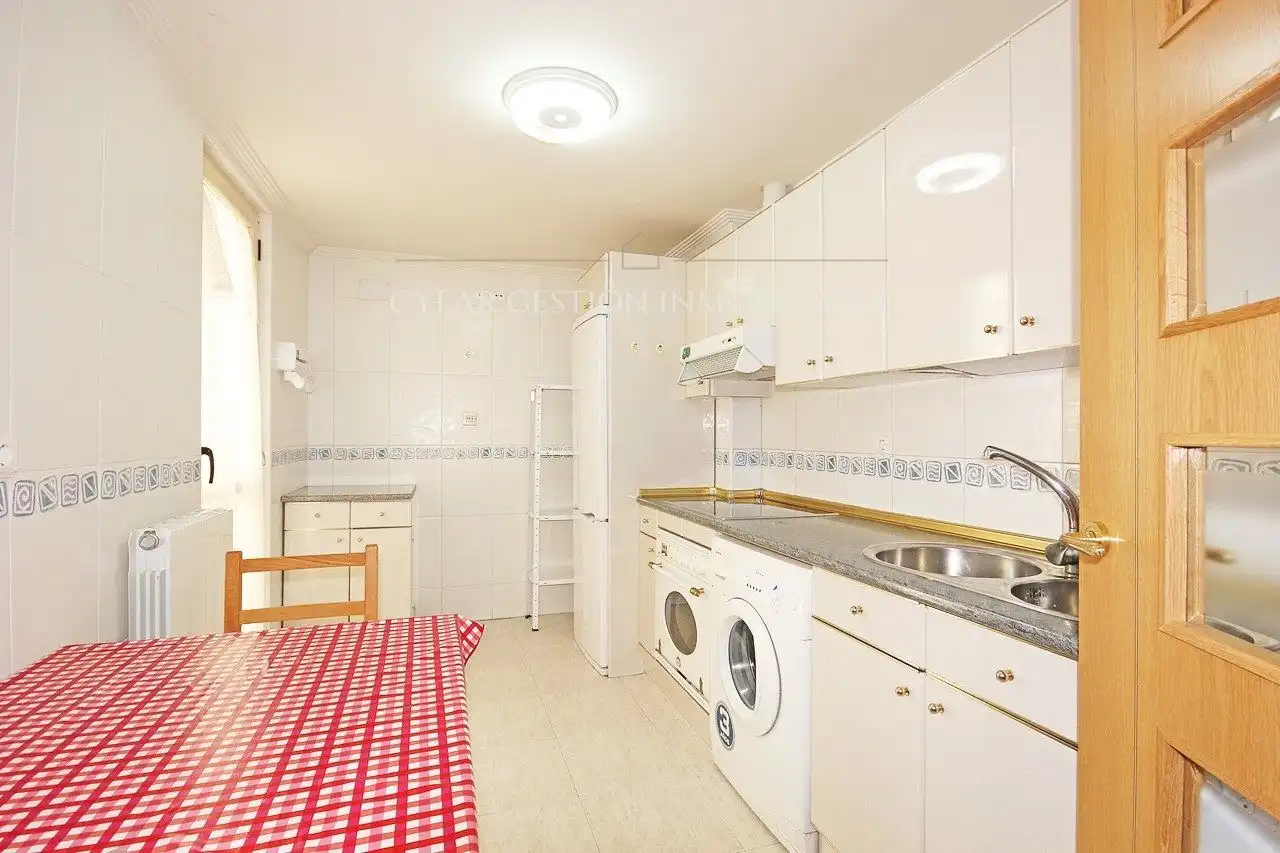 Flat for rent in Poeta Jesús Rasueros, Pizarrales