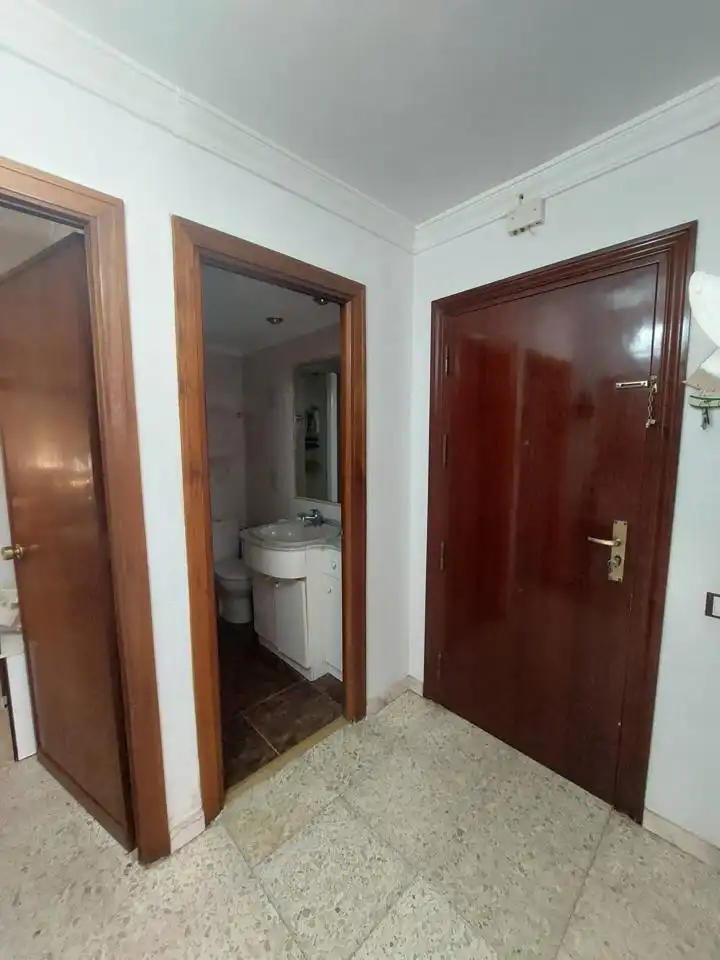Baño de Piso de alquiler en Cádiz con Balcón