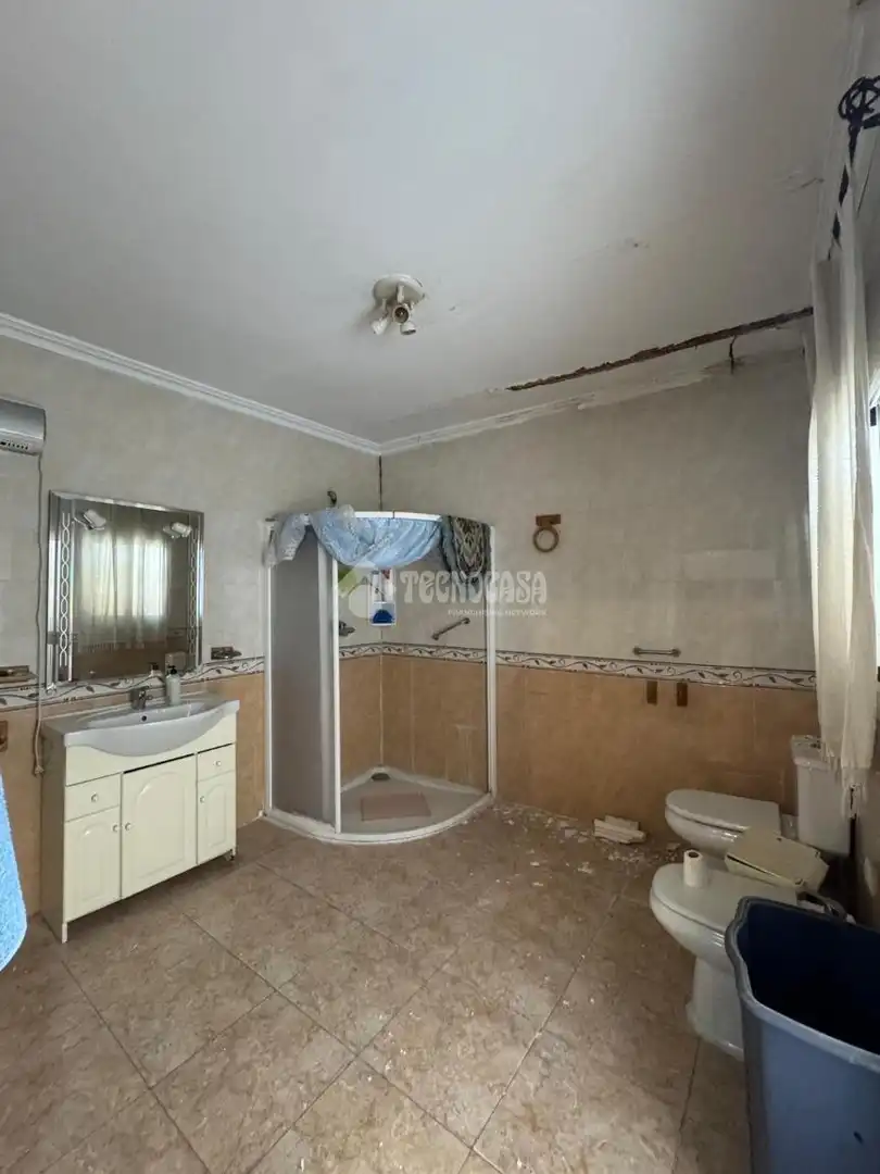 Casa aparellada amb terrassa en venda a Lupión, imagen 6