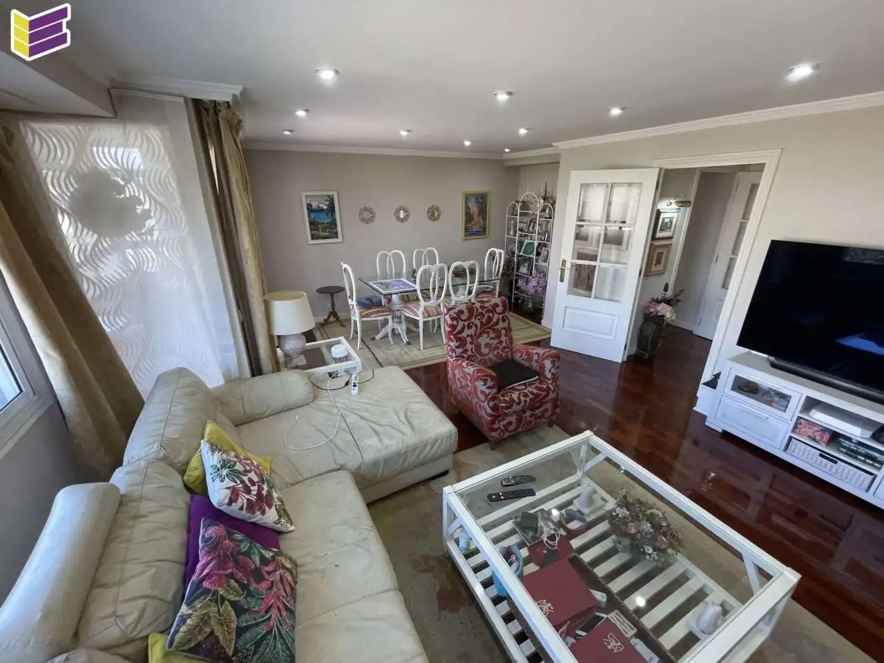 Sala d'estar de Pis en venda en Vigo  amb Calefacció, Parquet i Terrassa