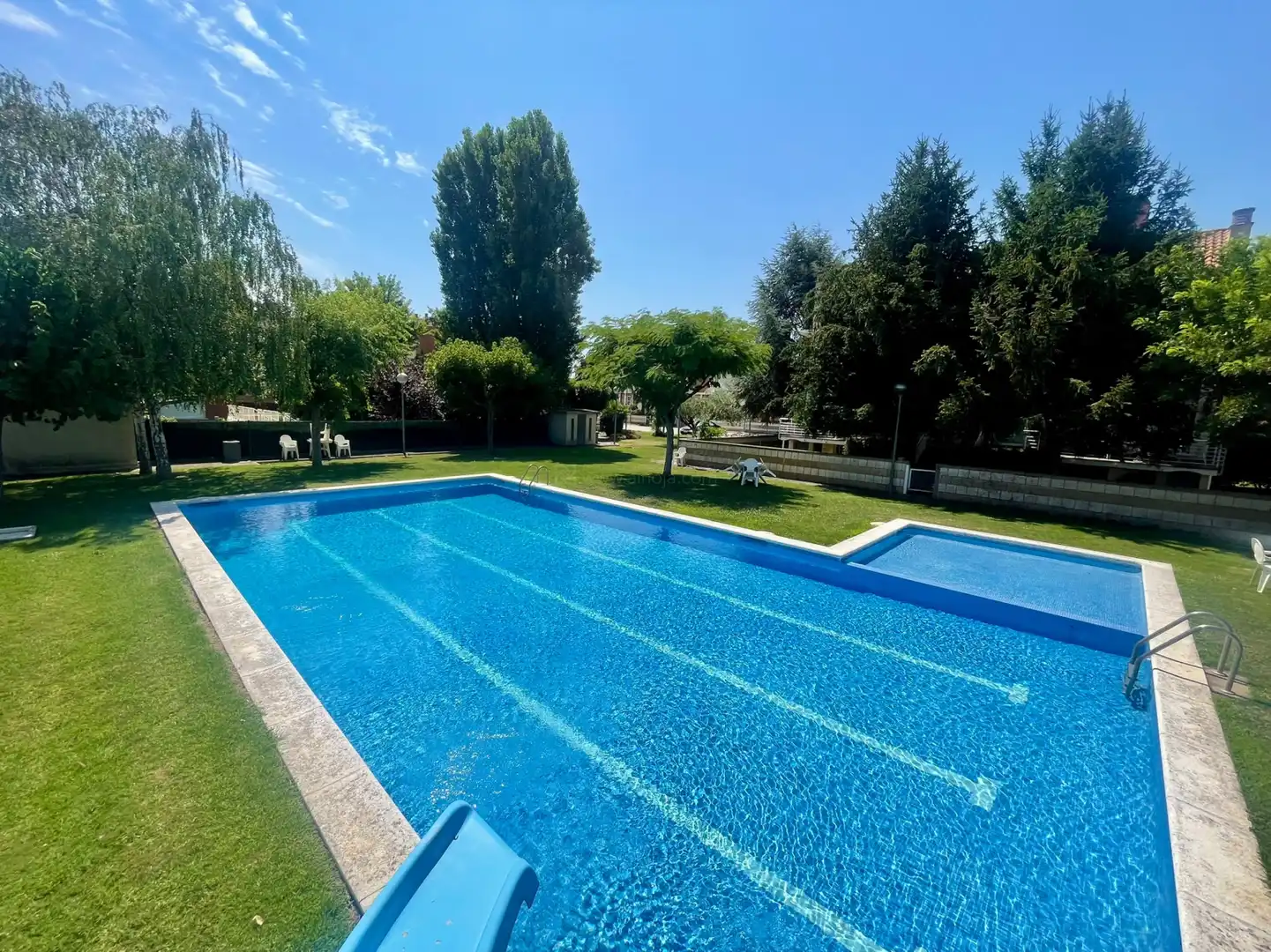 Schwimmbecken von Haus oder Chalet zum Verkauf in  Logroño mit Klimaanlage, Heizung und Privatgarten