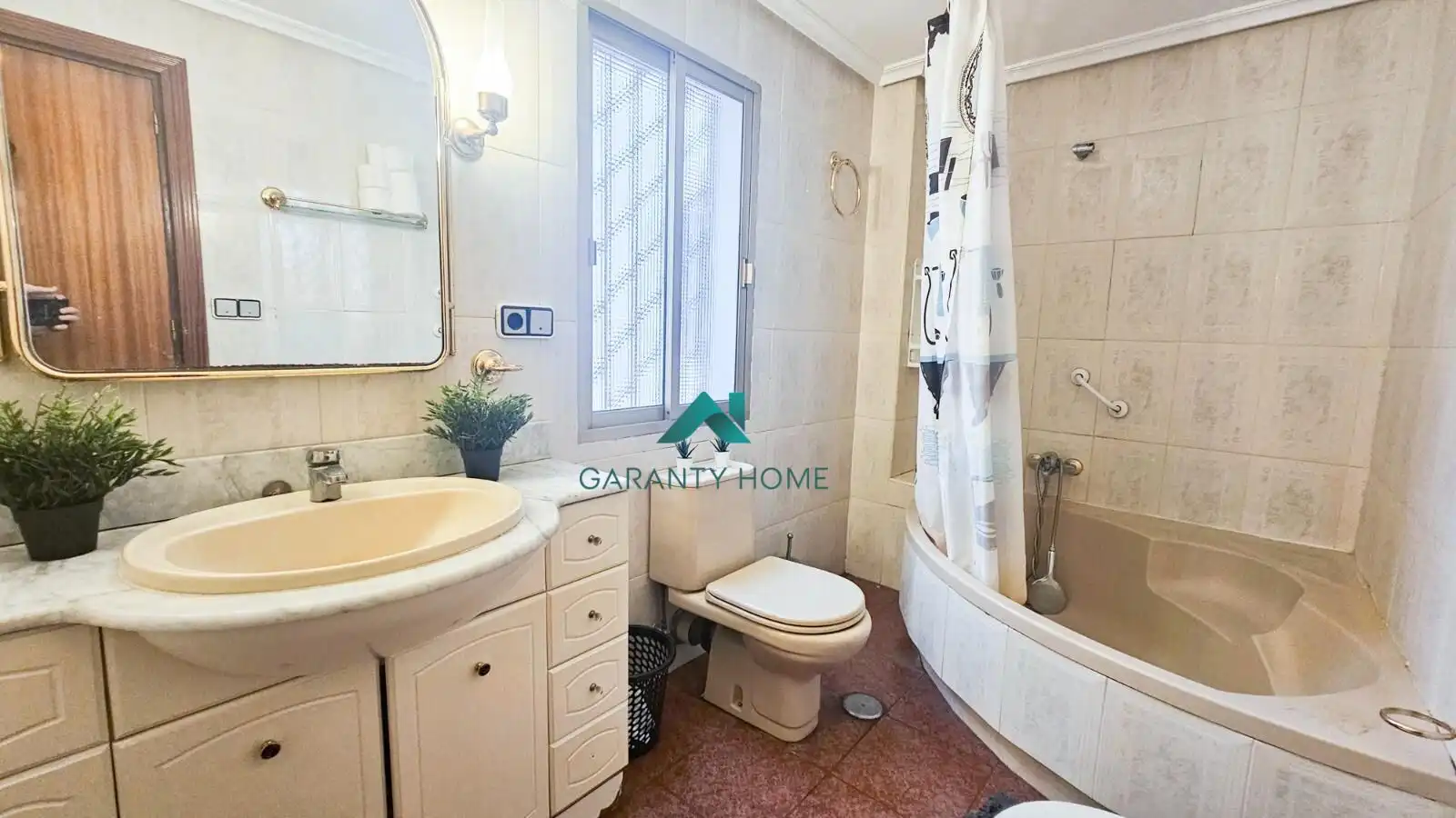 Badezimmer von Wohnung zur Miete in Jaén mit Klimaanlage, Heizung und Abstellraum
