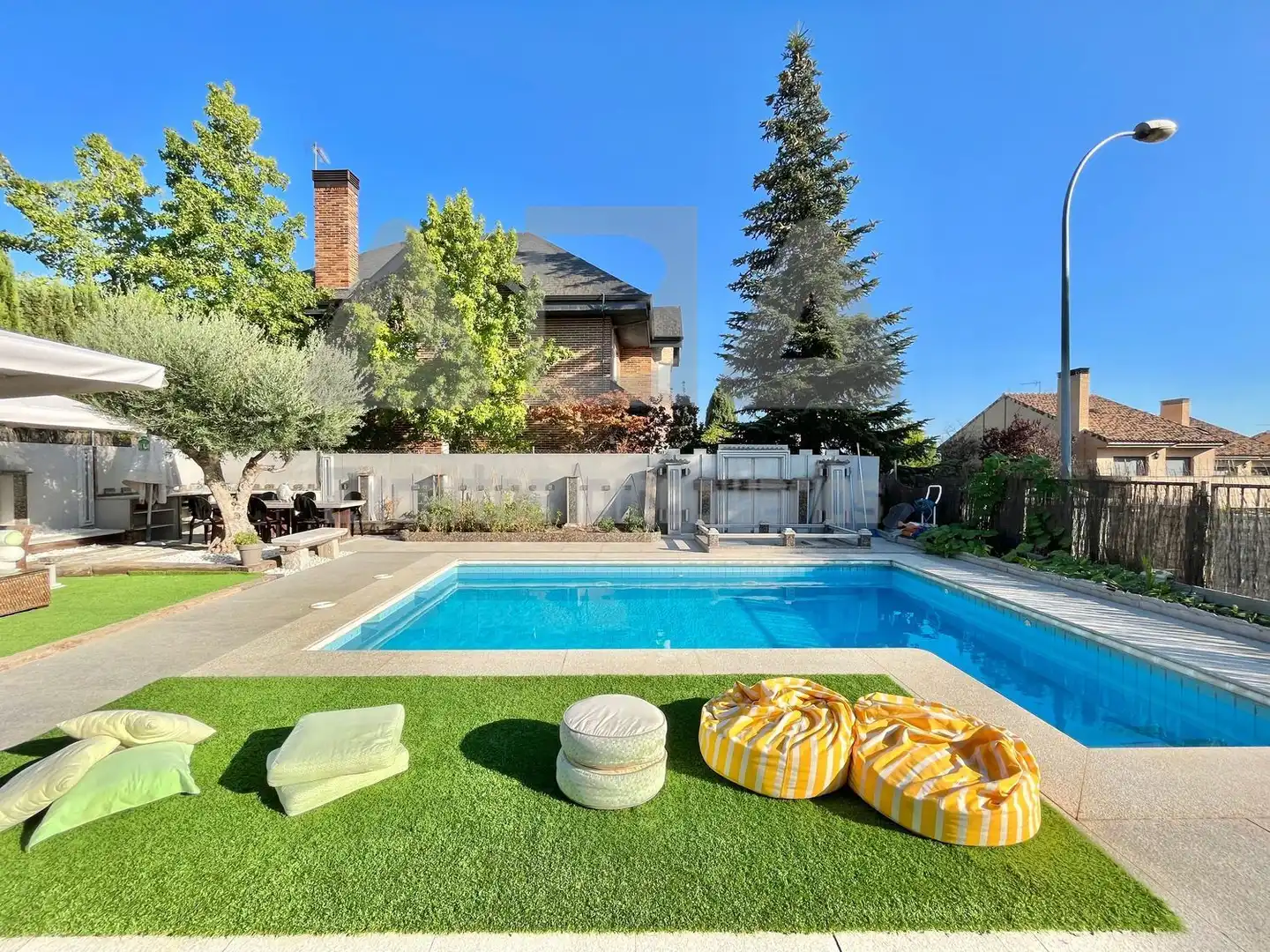 Swimming pool of Houses for sale in Torrelodones  with Air Conditioner, Heating and Private garden