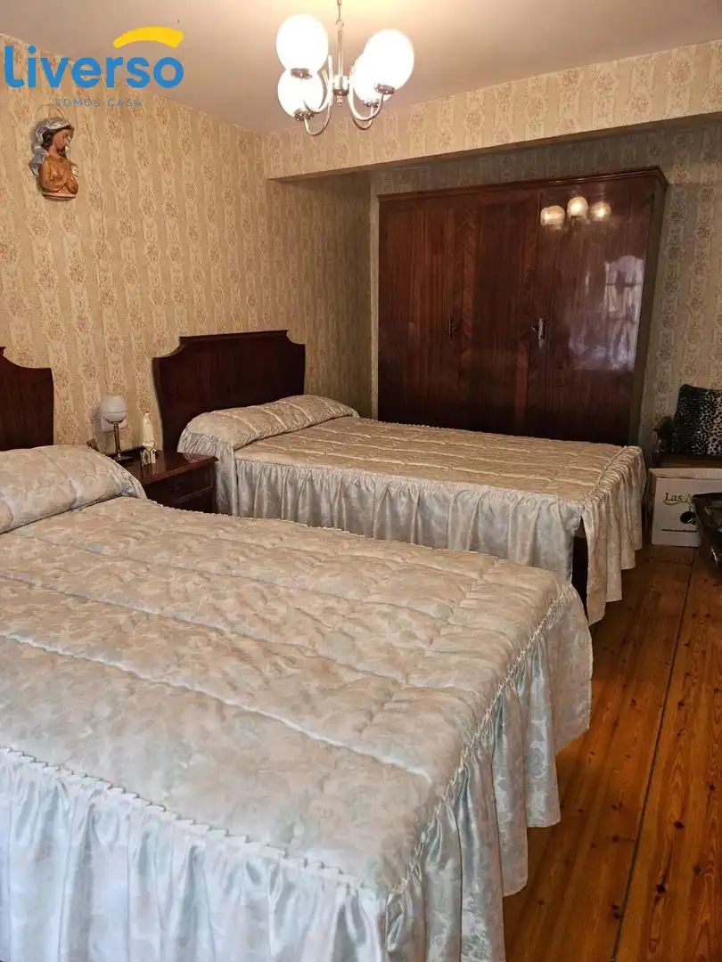 Dormitori de Casa o xalet en venda en Pradoluengo amb Terrassa, Moblat i Balcó