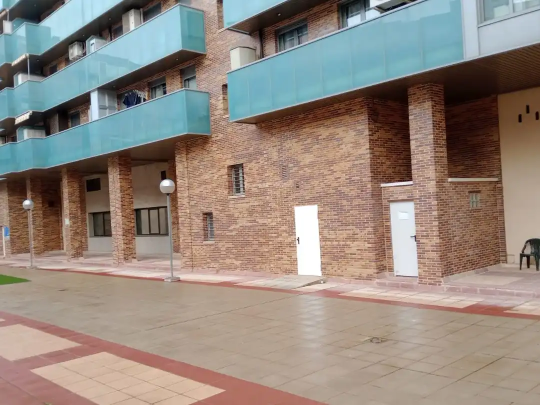 Vista exterior de Local en venda en Huesca amb Aire condicionat i Terrassa