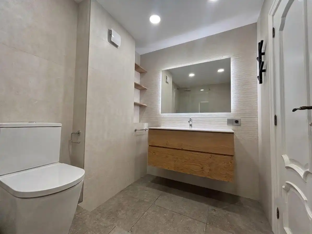 Bathroom of Ground floor for sale in Esplugues de Llobregat  with Air Conditioner, Heating and Balcony