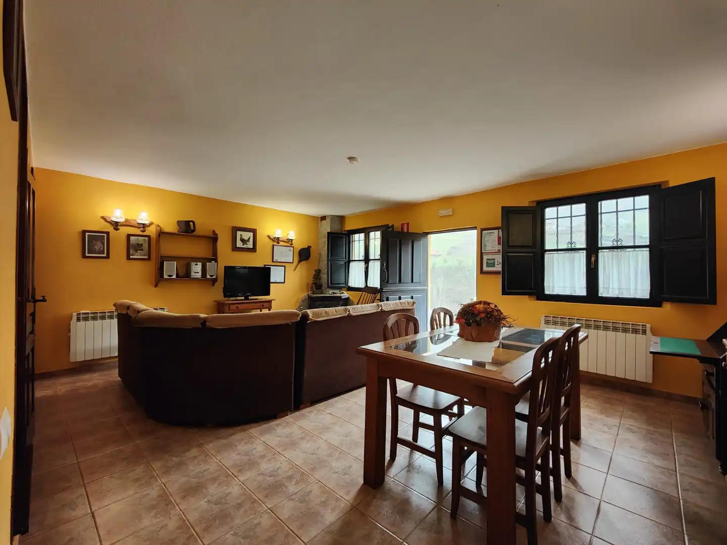 Comedor de Casa o chalet en venta en Quirós con Jardín privado, Amueblado y Balcón