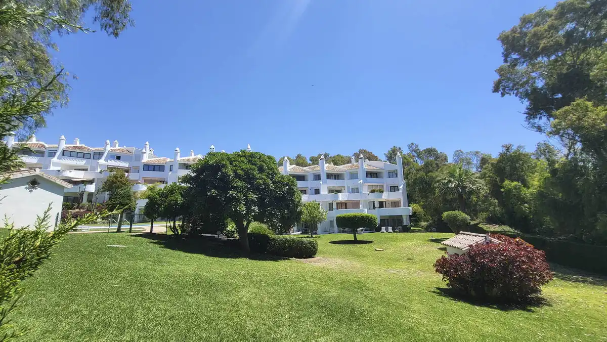 Vista exterior de Apartamento en venta en Calahonda 