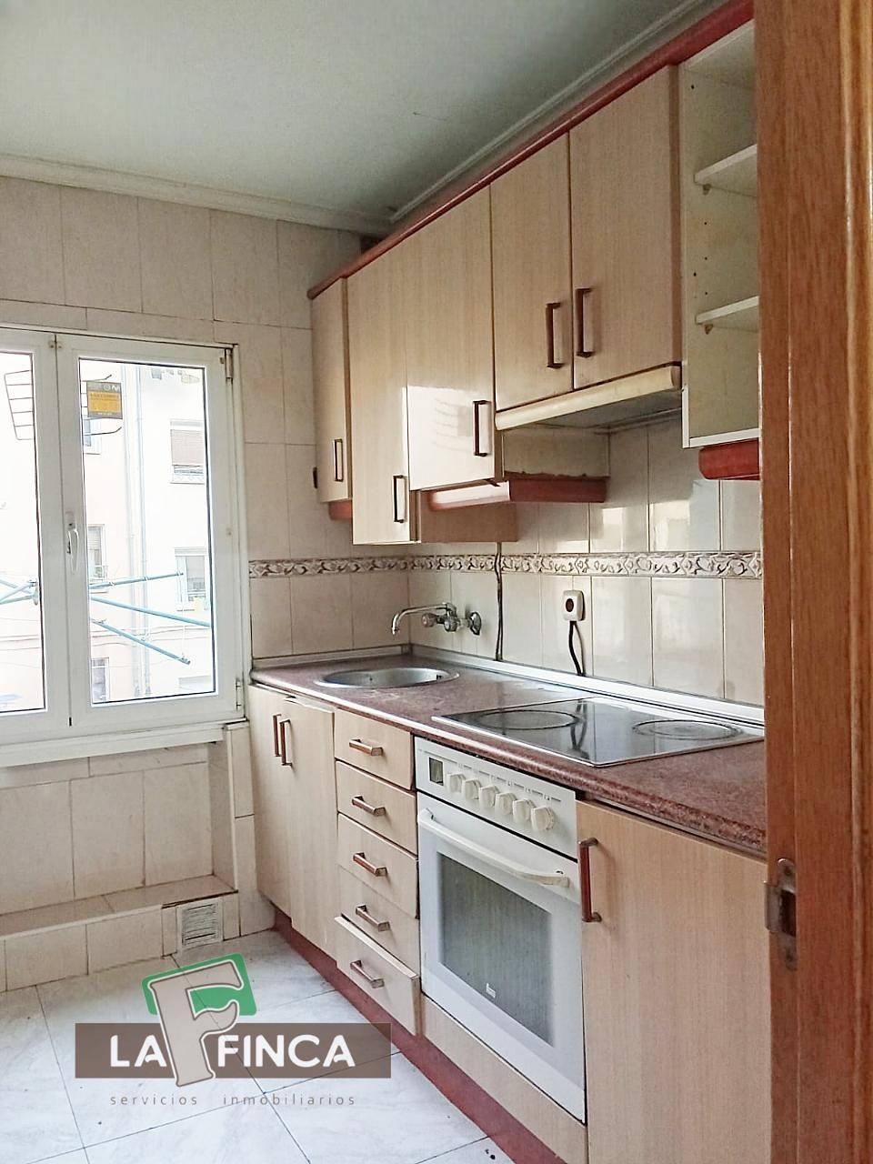 Cocina de Piso en venta en Oviedo  con Alarma