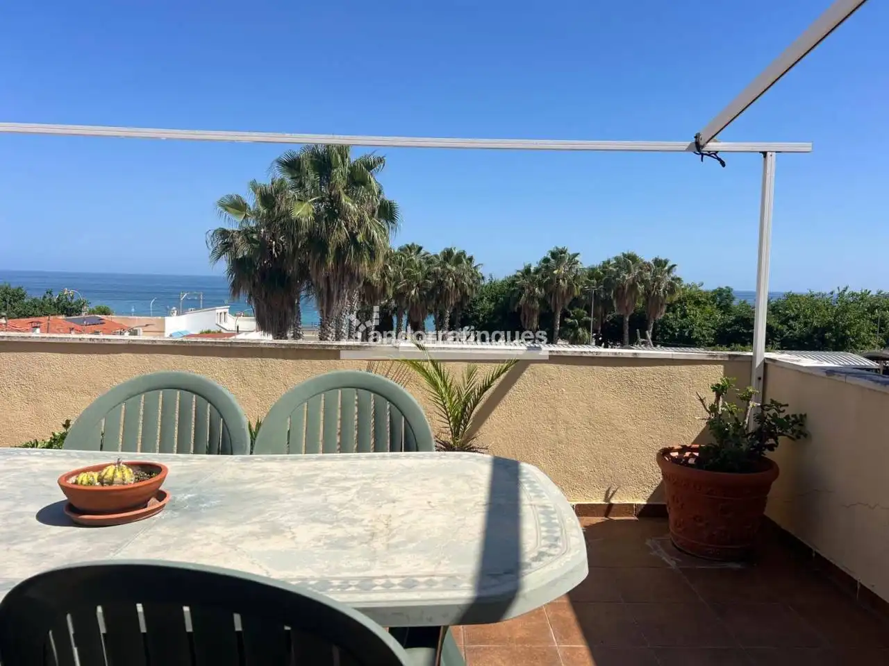 Vista exterior de Casa o xalet en venda en Vilassar de Mar amb Jardí privat, Terrassa i Piscina