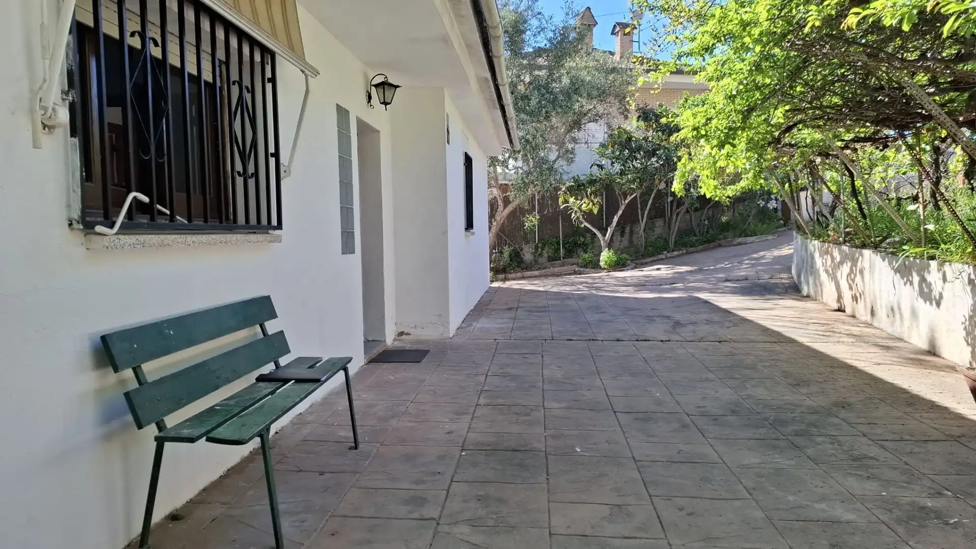 Vista exterior de Casa o chalet en venta en Vallirana con Terraza