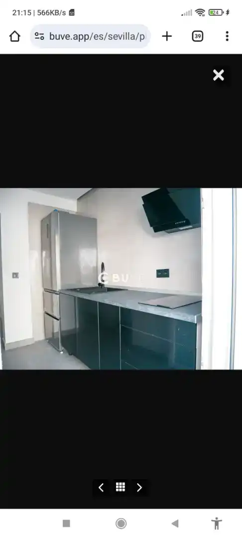Cuina de Pis en venda en Sevilla amb Aire condicionat i Jardí privat
