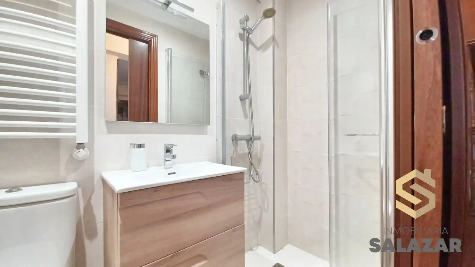 Baño de Piso de alquiler en Bilbao  con Calefacción y Balcón