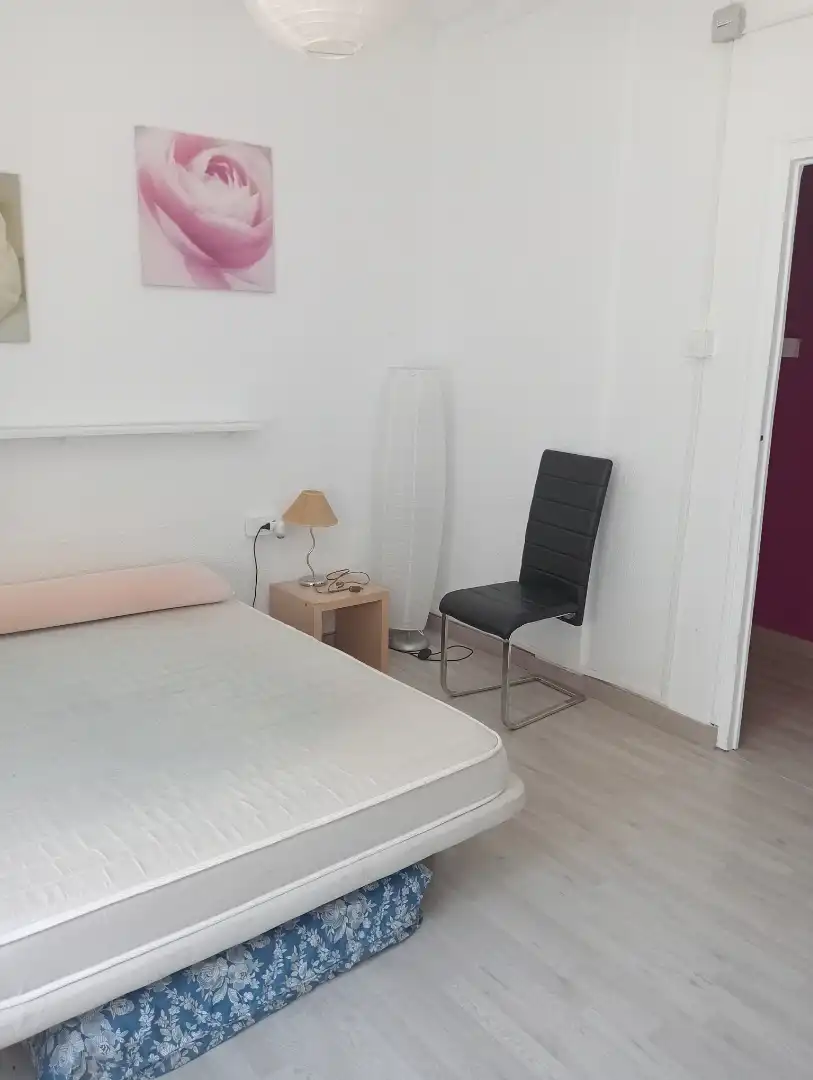 Habitación de Piso de alquiler en Valencia con Amueblado, Horno y Lavadora