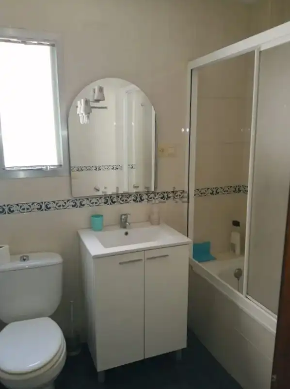 Badezimmer von Wohnung zur Miete in Valencia mit Abstellraum, Möbliert und Ofen