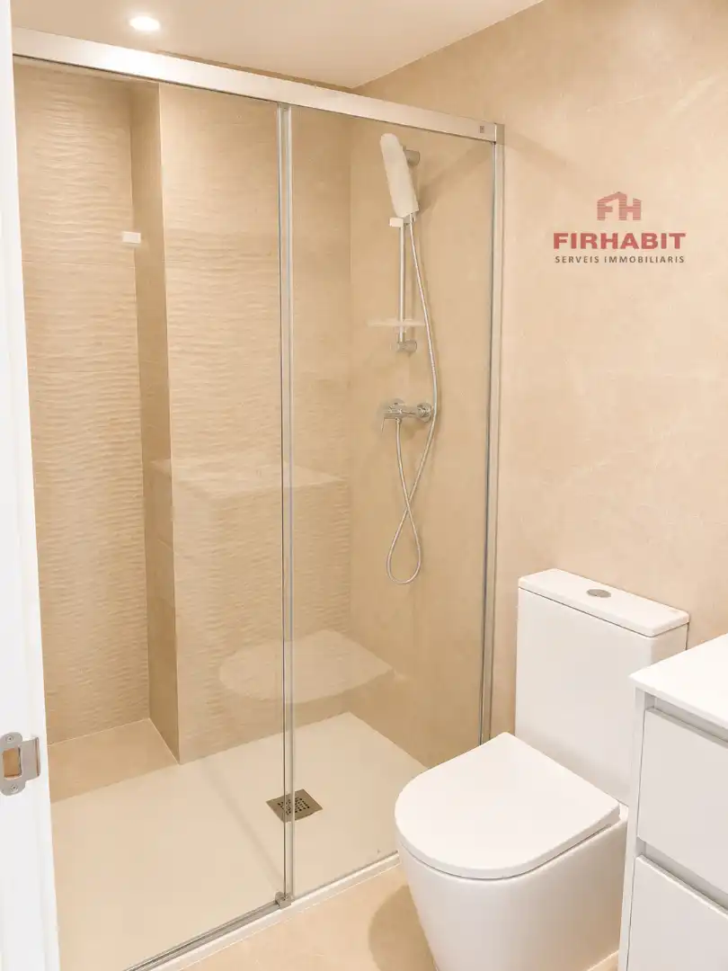 Bathroom of Flat for rent in Mataró  with Air Conditioner, Heating and Parquet flooring