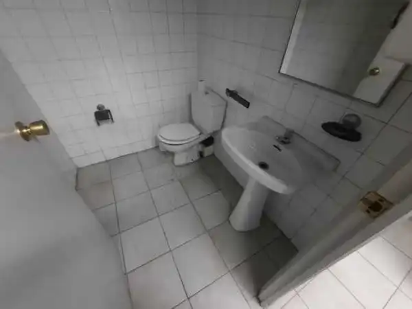 Bany de Local en venda en Barcelona