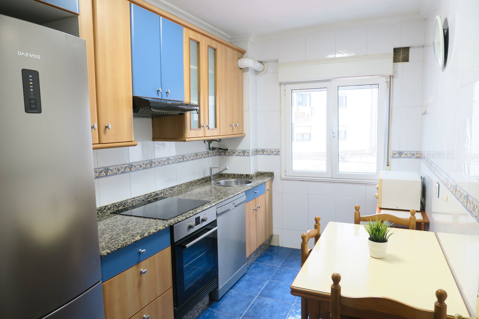 Cocina de Piso en venta en Avilés con Calefacción, Trastero y Amueblado