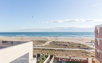 Vista exterior de Apartament en venda en Castelldefels amb Aire condicionat, Calefacció i Jardí privat