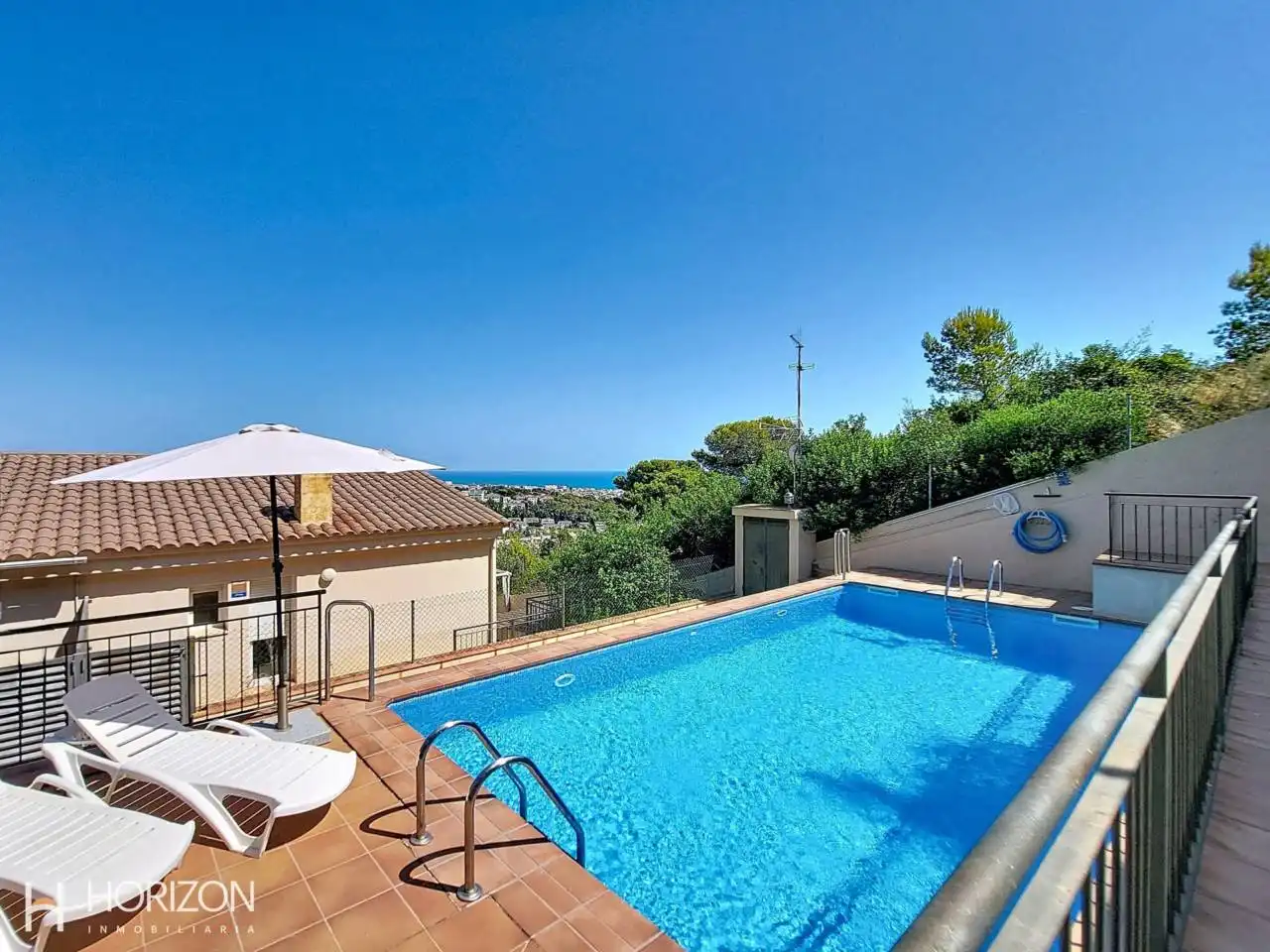 Piscina de Casa adosada en venta en Calafell con Aire acondicionado, Calefacción y Jardín privado