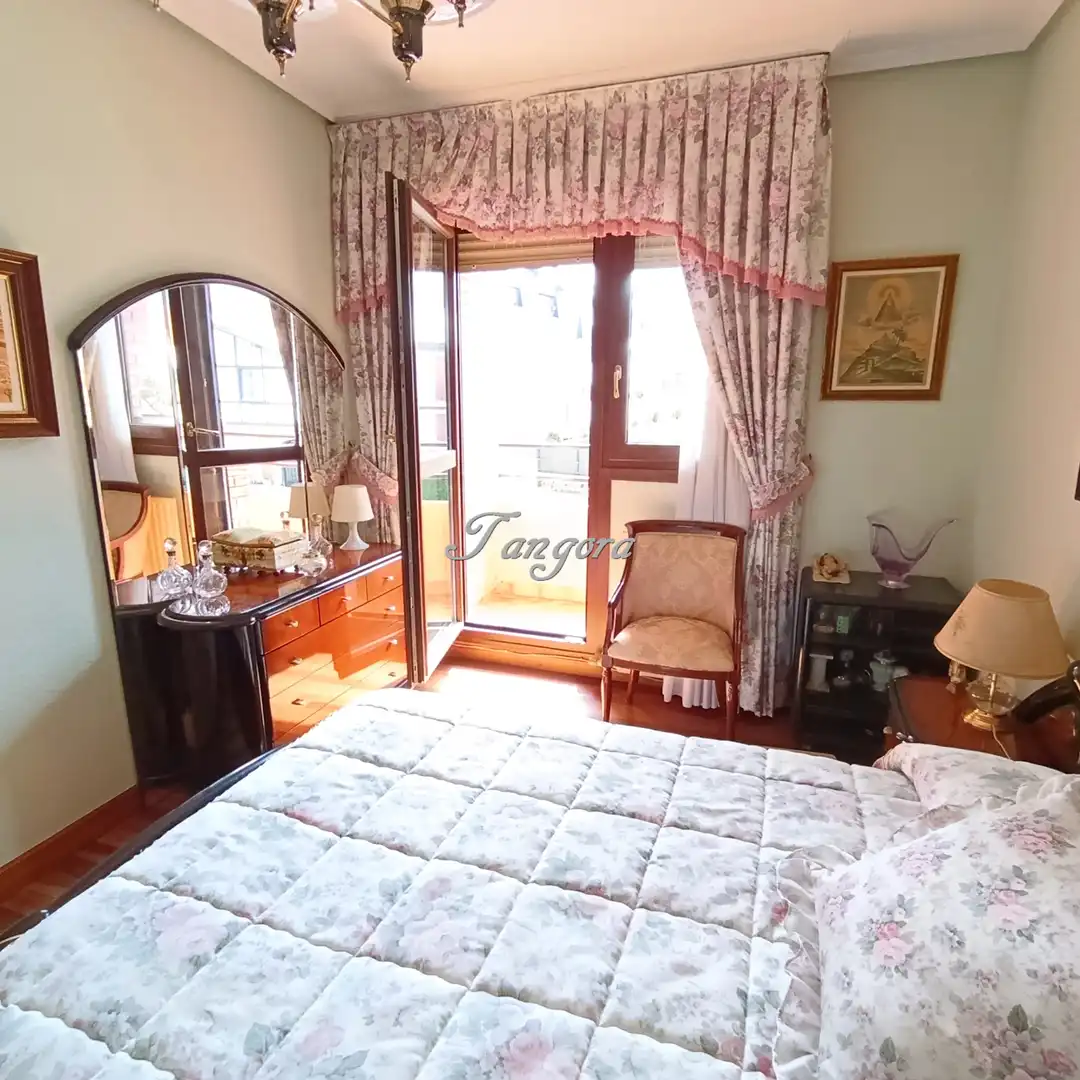 Habitación de Piso en venta en Getxo  con Calefacción, Parquet y Terraza