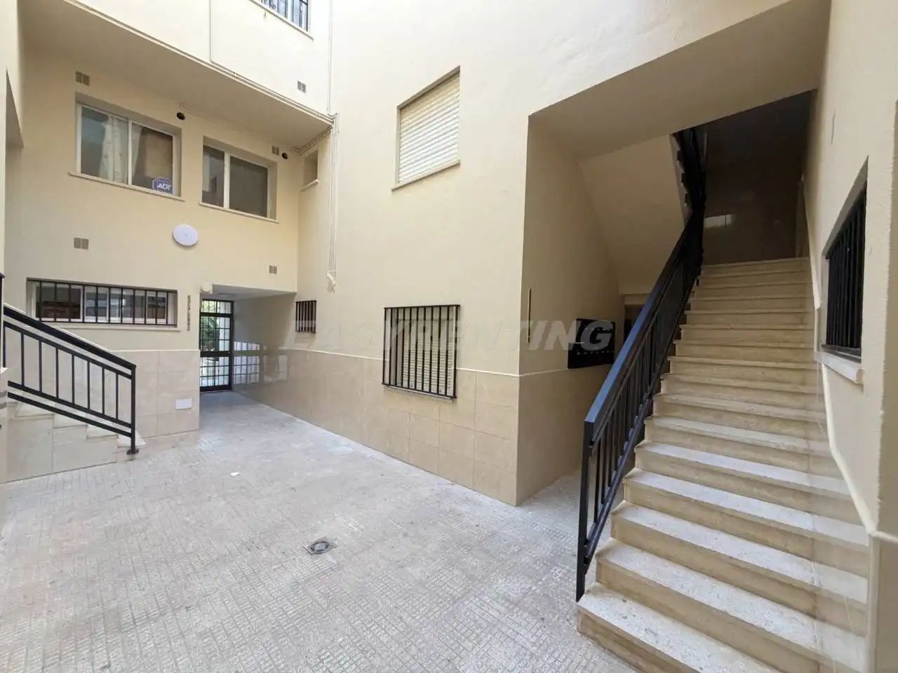 Vista exterior de Pis de lloguer en La Línea de la Concepción amb Aire condicionat, Terrassa i Moblat