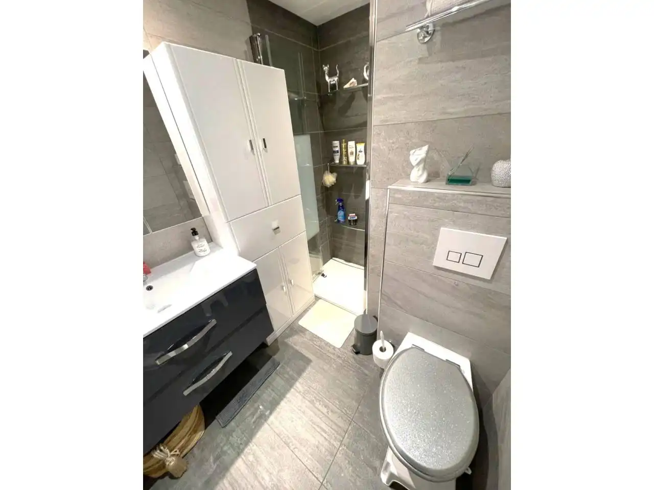 Baño de Piso en venta en Roses con Aire acondicionado, Terraza y Amueblado