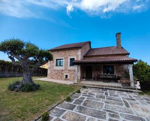 Vista exterior de Casa o xalet en venda en Ordes amb Calefacció, Jardí privat i Parquet