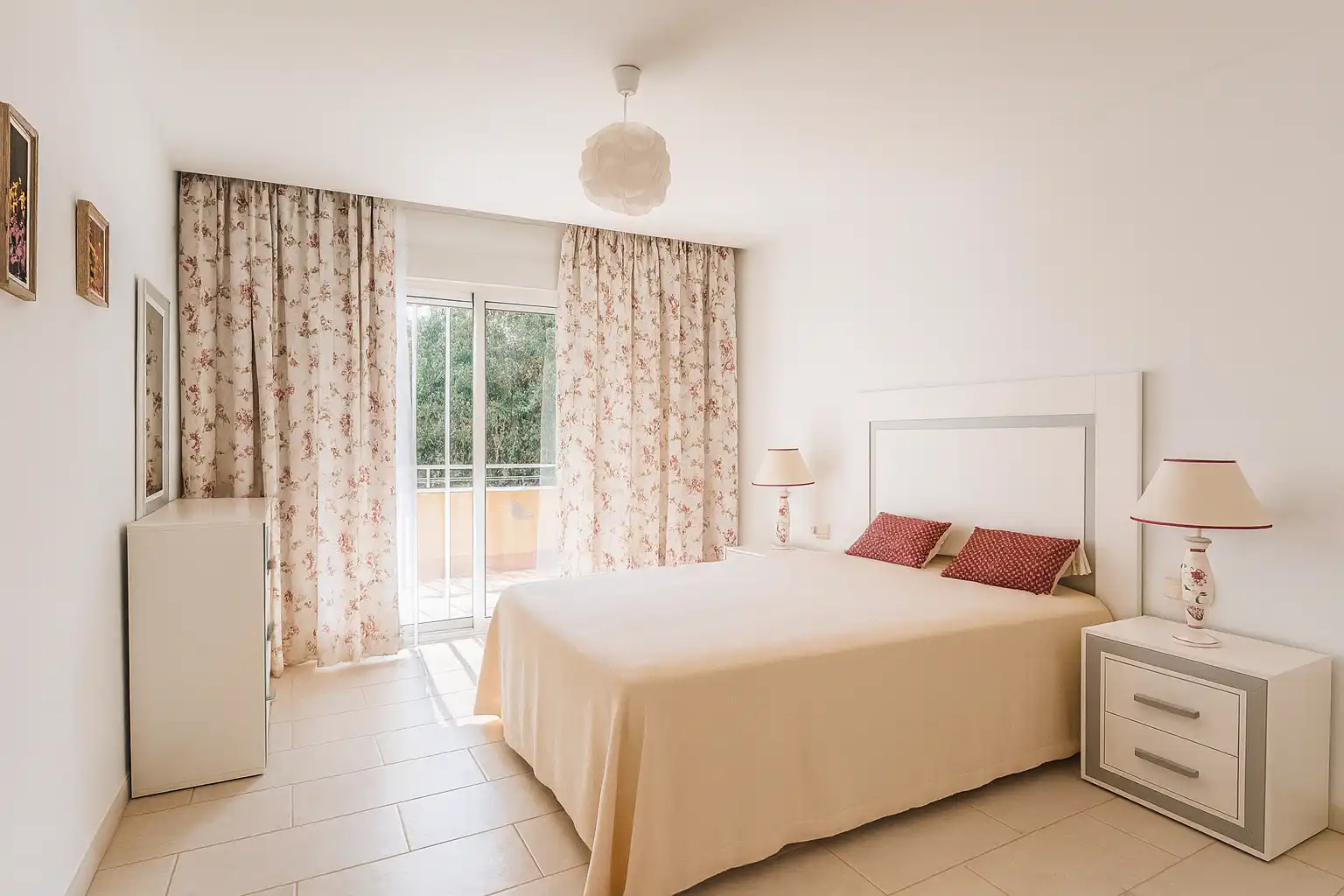 Habitación de Apartamento en venta en Benahavís con Aire acondicionado, Trastero y Piscina comunitaria