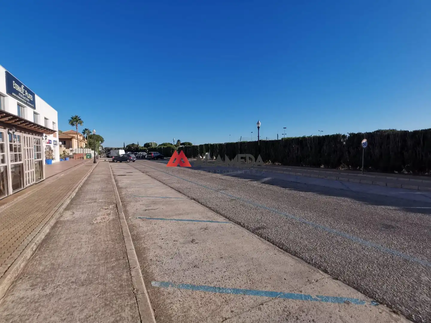 Vista exterior de Local en venda en Chiclana de la Frontera amb Aire condicionat