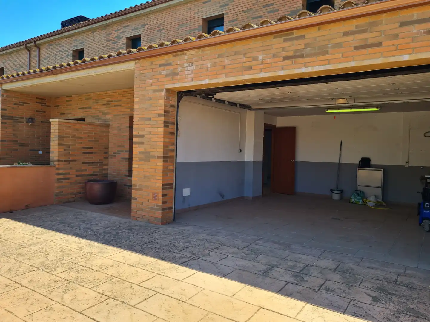 Parking of Detached homes for rent in Fortià  with Air Conditioner, Heating and Private garden